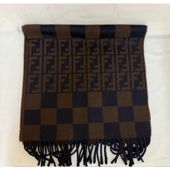 EUC- FENDI WOOL SCARF